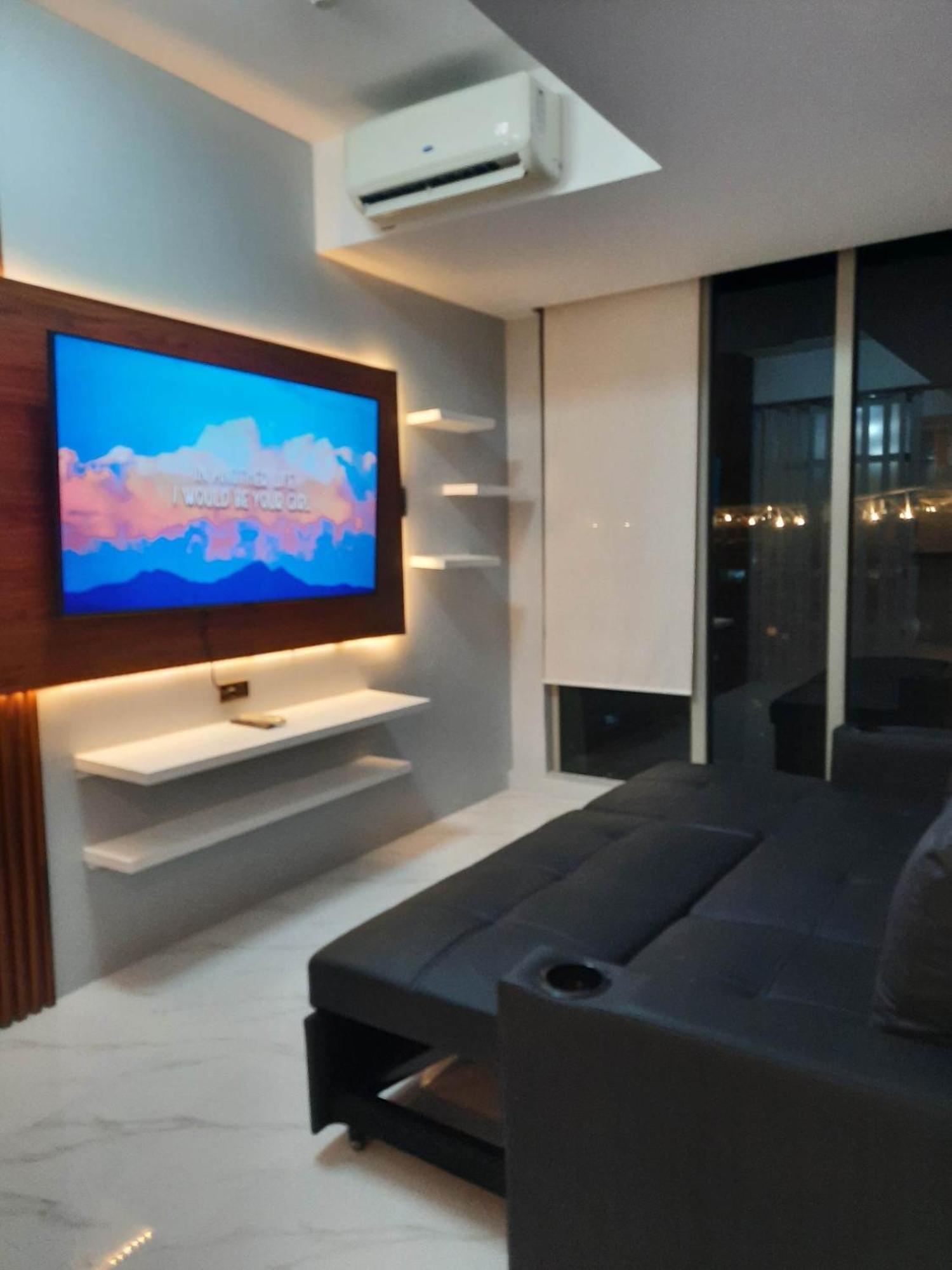 Beach Front Living In The Heart Of The City, Azure Residences مانيلا المظهر الخارجي الصورة