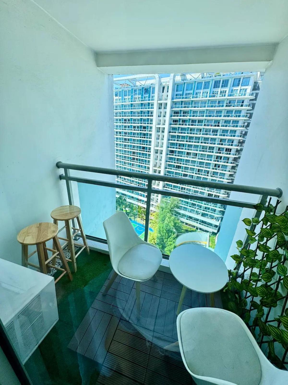 Beach Front Living In The Heart Of The City, Azure Residences مانيلا المظهر الخارجي الصورة